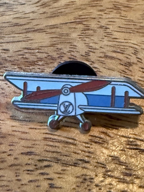 Louis Vuitton Jewelry - LOUIS VUITTON pin